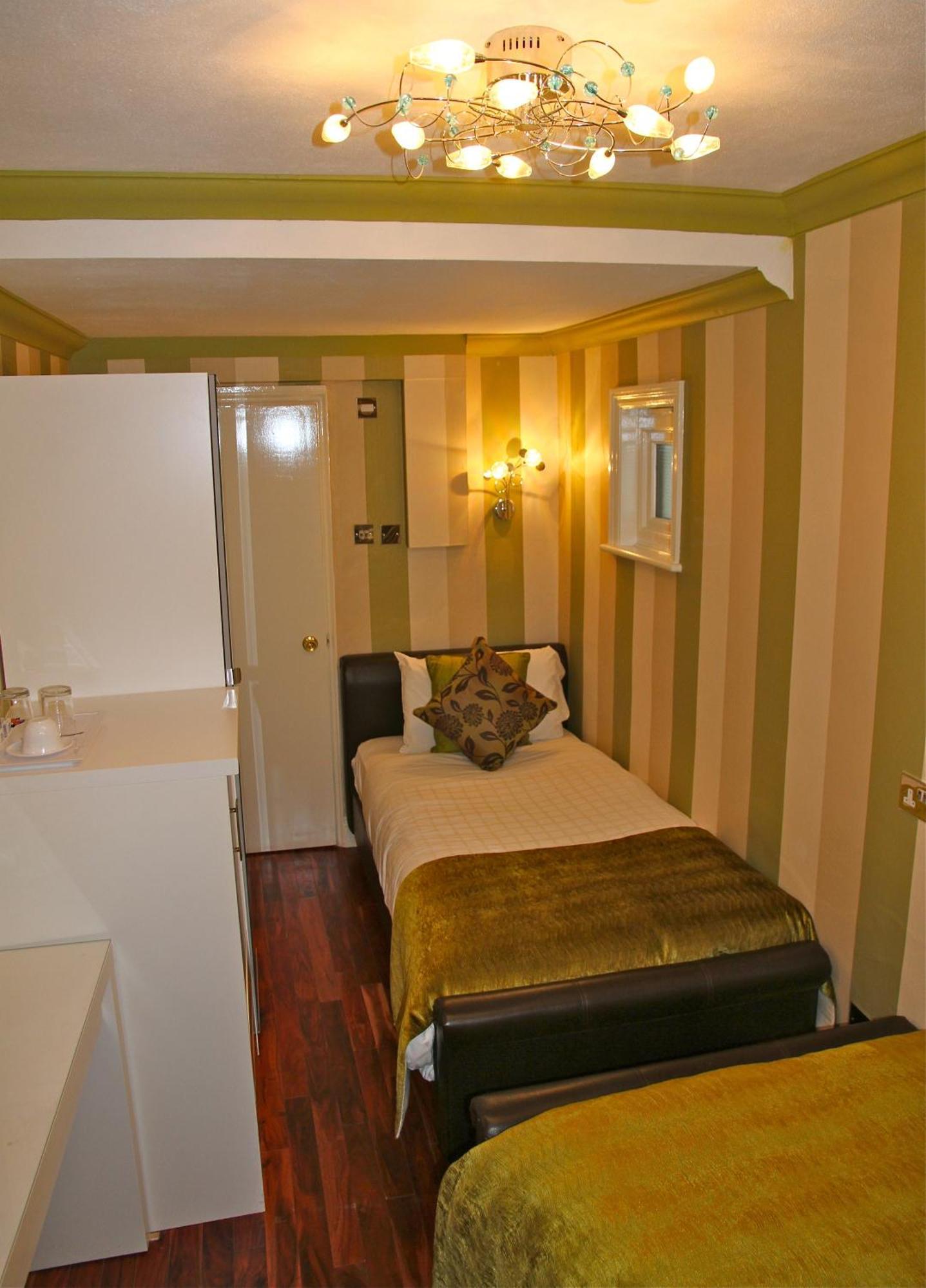 Crompton Guest House Hounslow Exteriör bild
