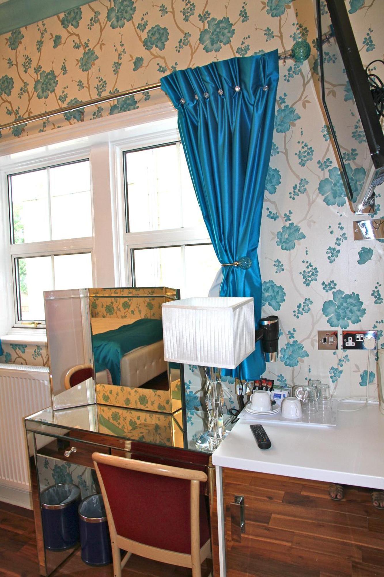 Crompton Guest House Hounslow Exteriör bild