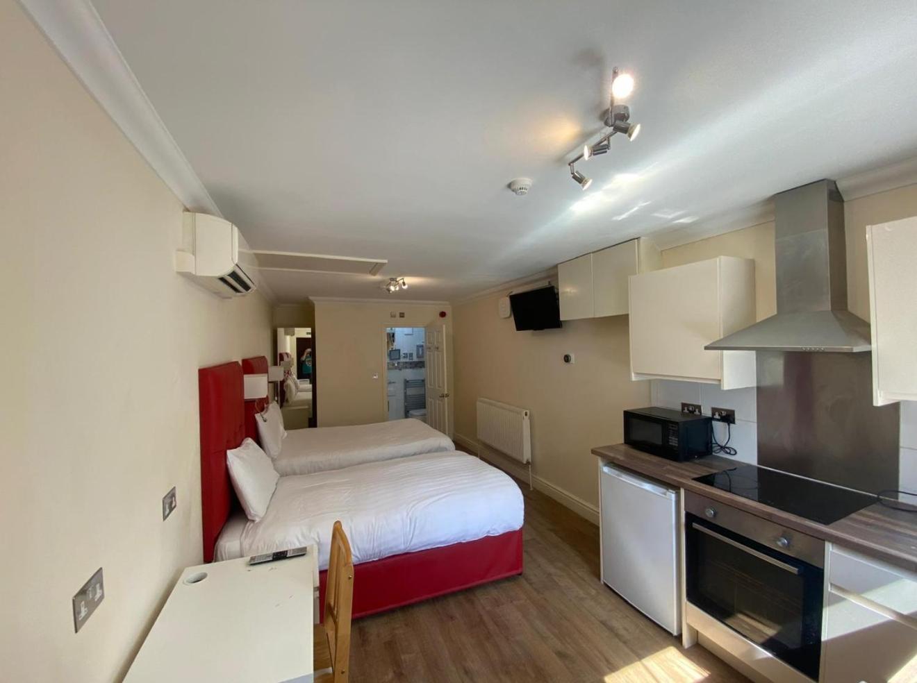 Crompton Guest House Hounslow Exteriör bild