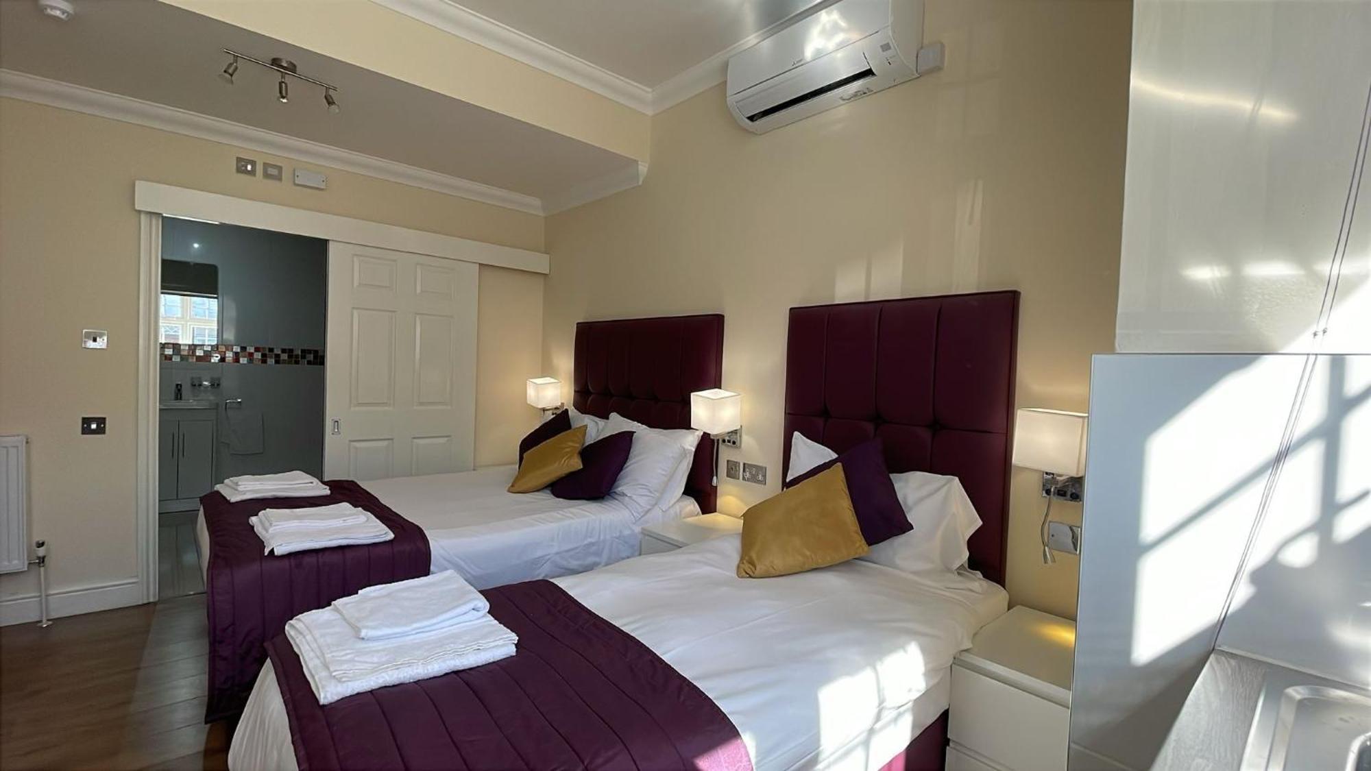 Crompton Guest House Hounslow Exteriör bild