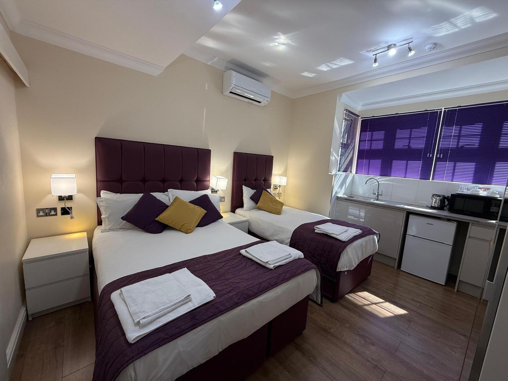 Crompton Guest House Hounslow Exteriör bild