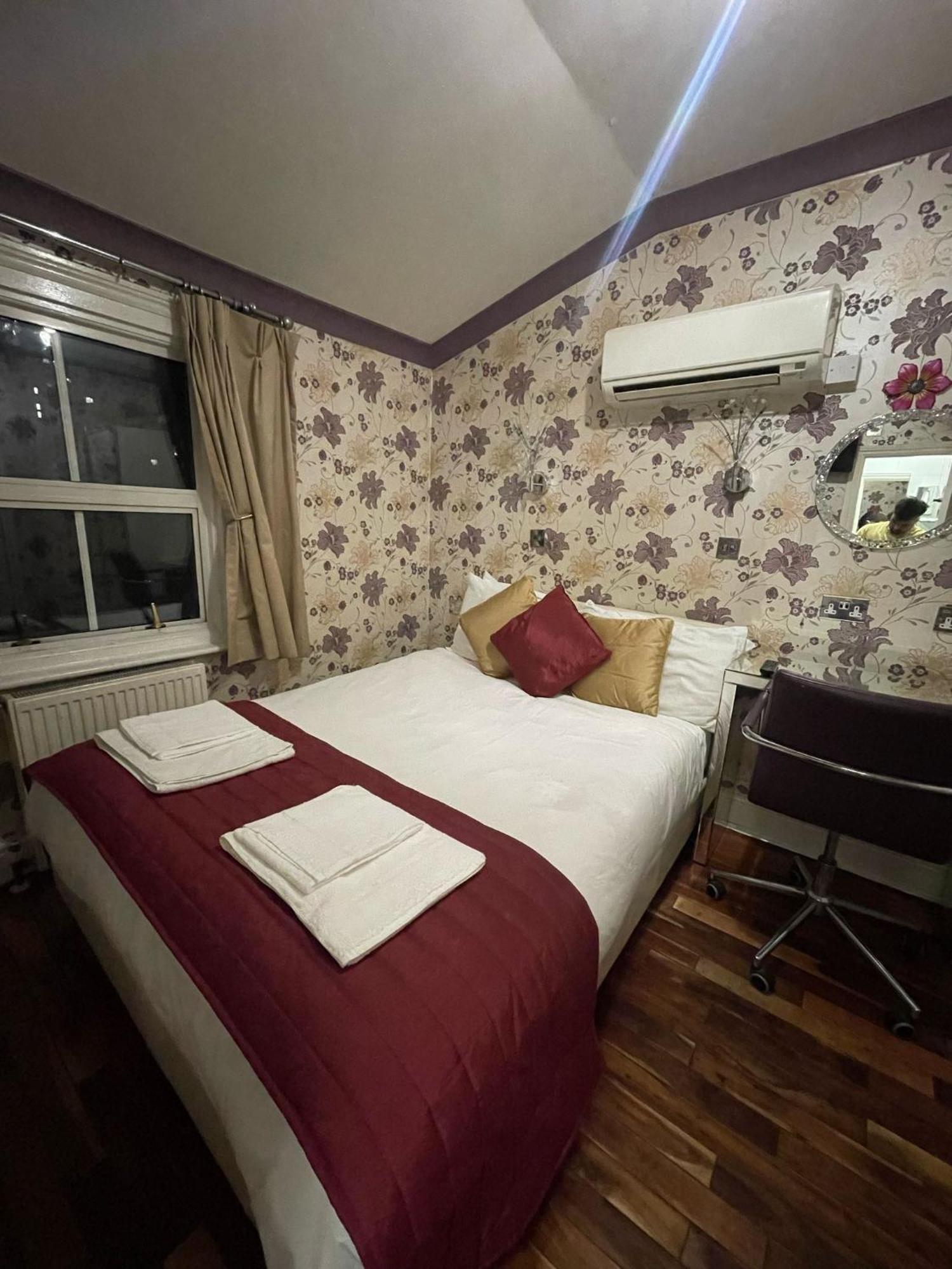 Crompton Guest House Hounslow Exteriör bild