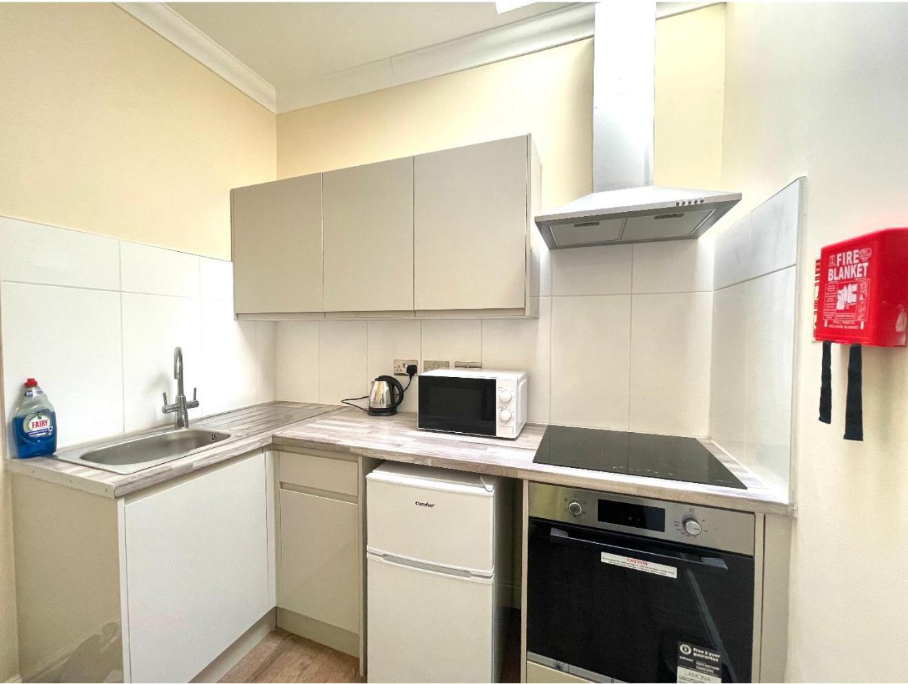 Crompton Guest House Hounslow Exteriör bild