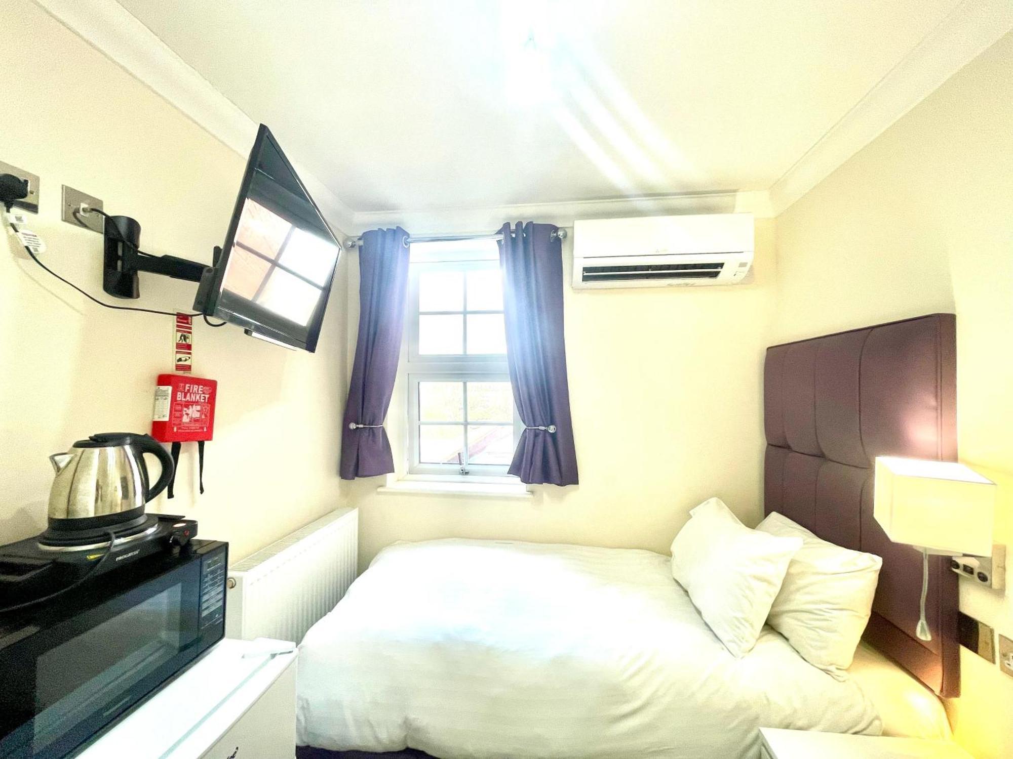 Crompton Guest House Hounslow Exteriör bild