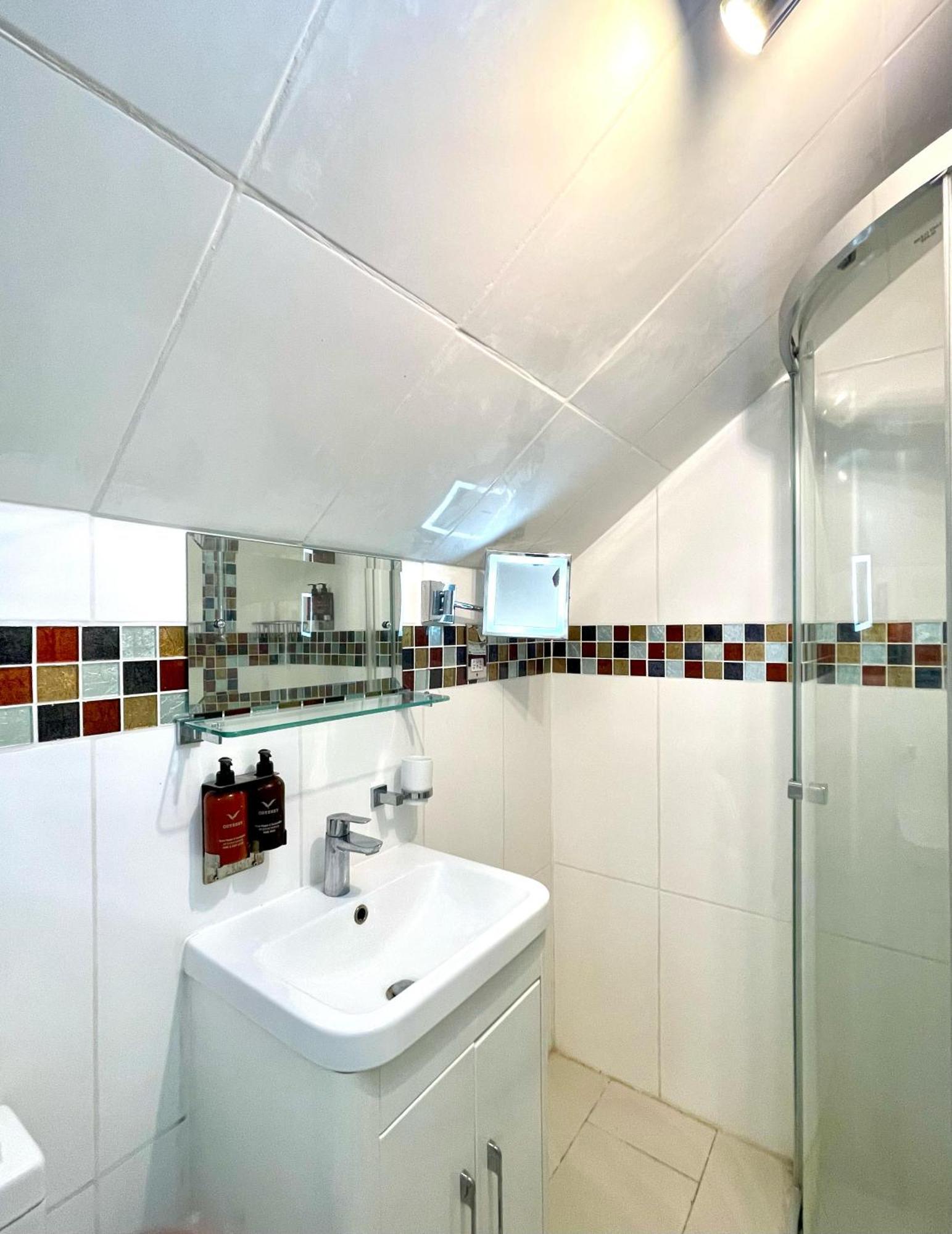 Crompton Guest House Hounslow Exteriör bild