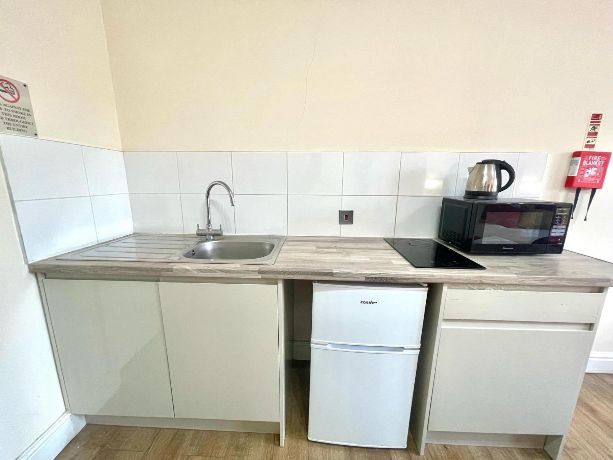 Crompton Guest House Hounslow Exteriör bild