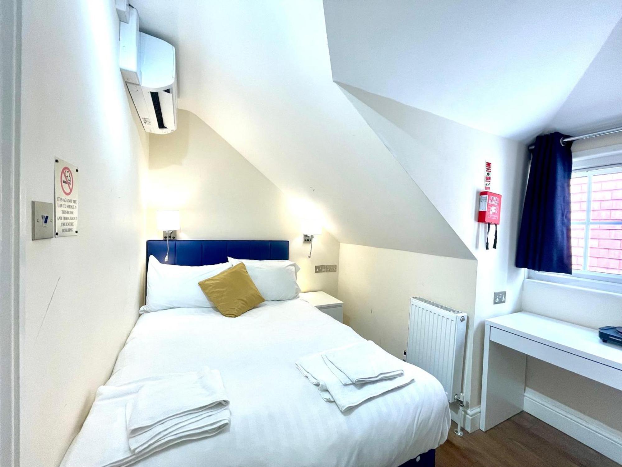 Crompton Guest House Hounslow Exteriör bild