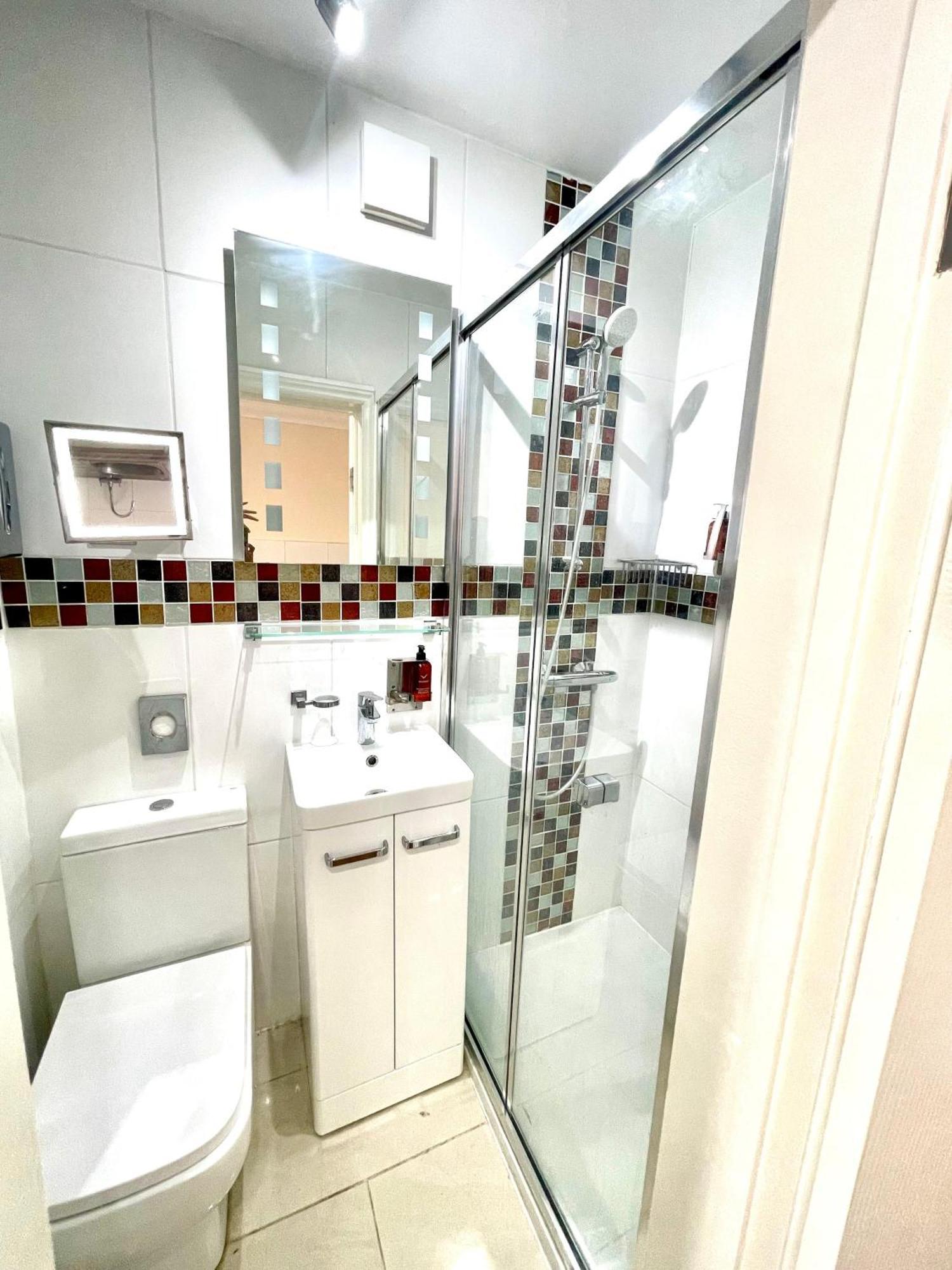 Crompton Guest House Hounslow Exteriör bild