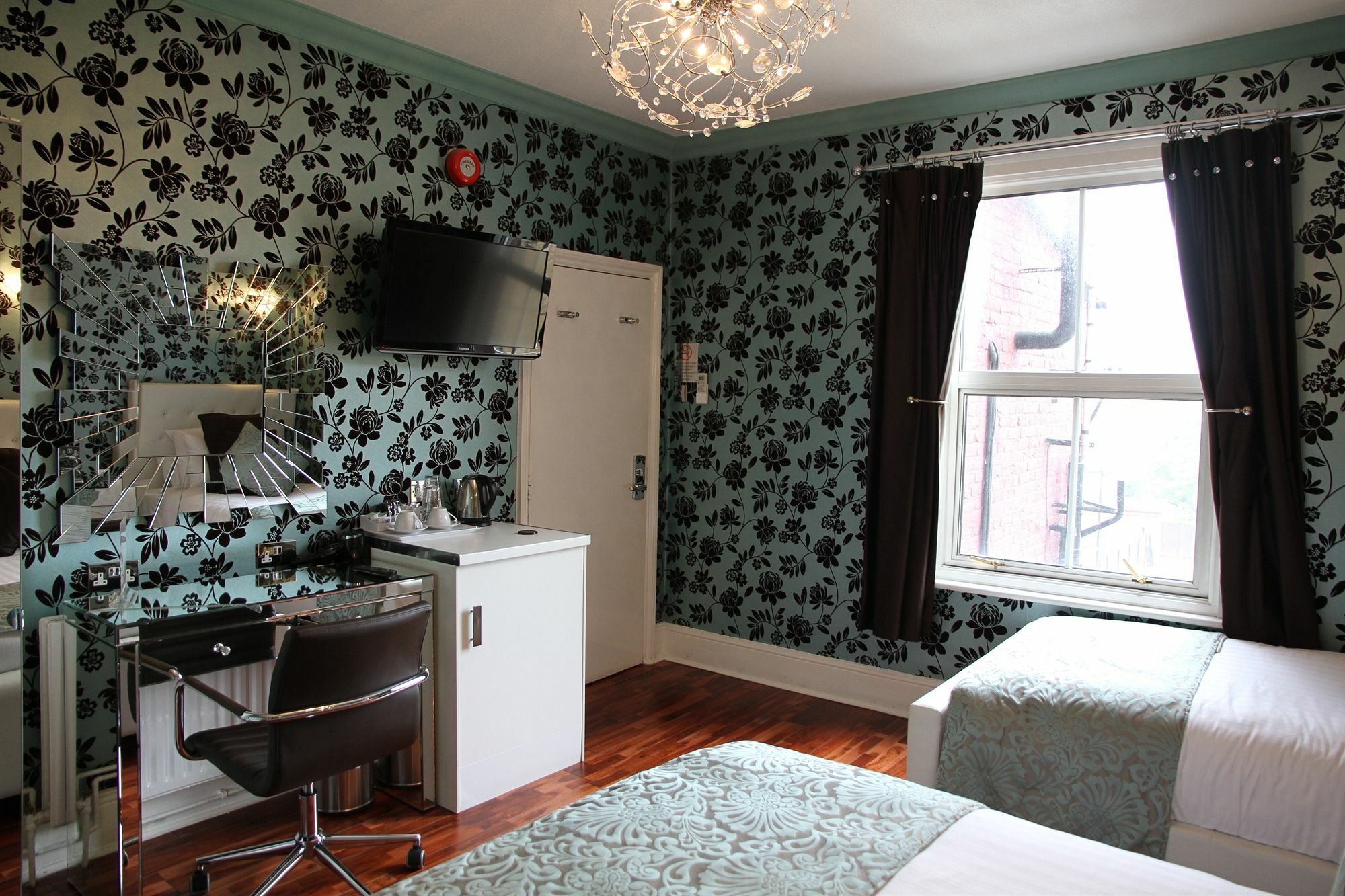 Crompton Guest House Hounslow Exteriör bild