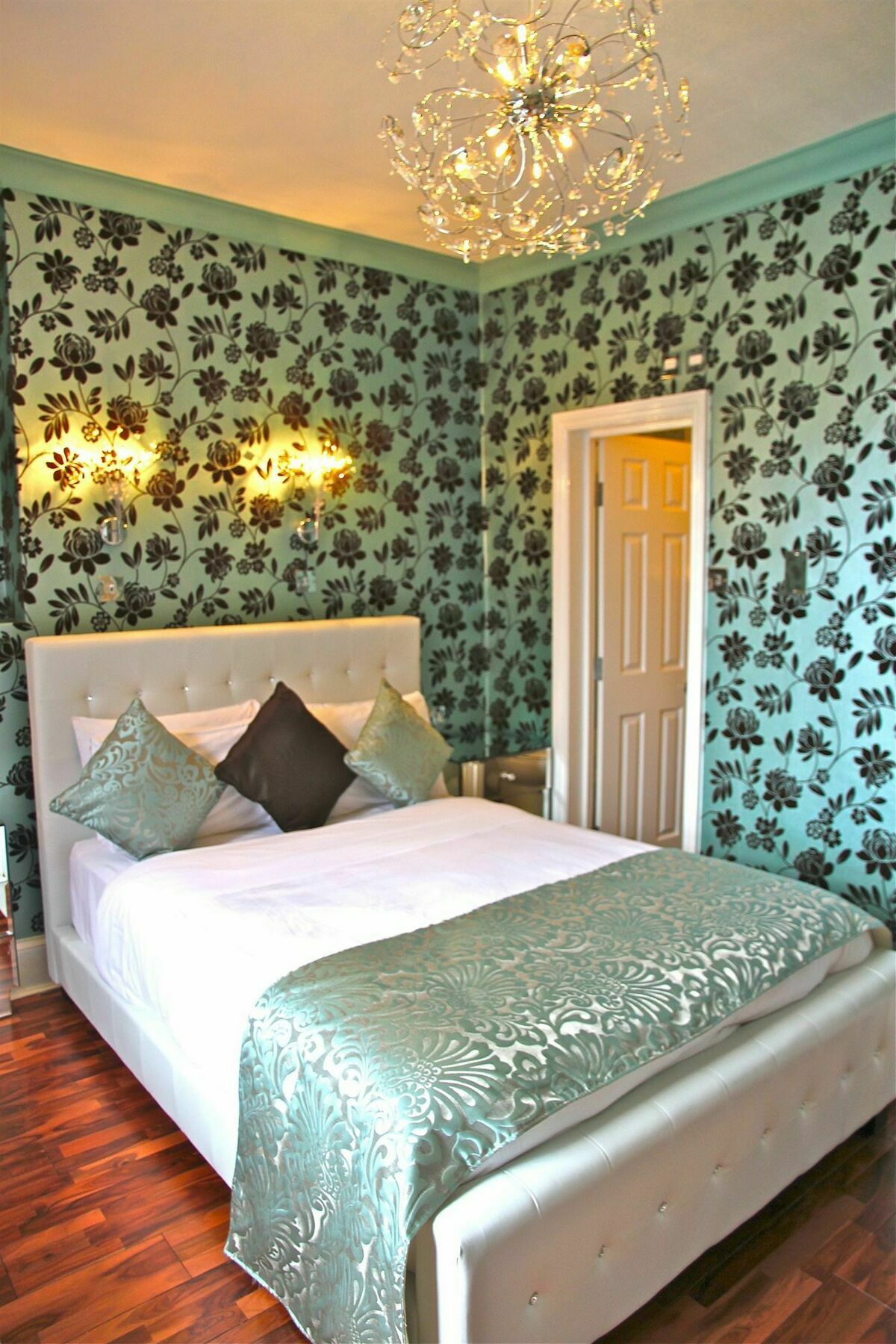 Crompton Guest House Hounslow Exteriör bild